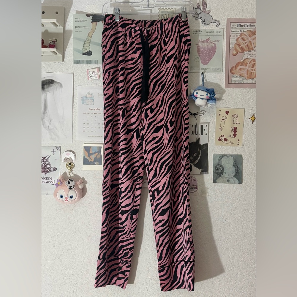 Victoria's Secret Pink and Black Patterned Pants